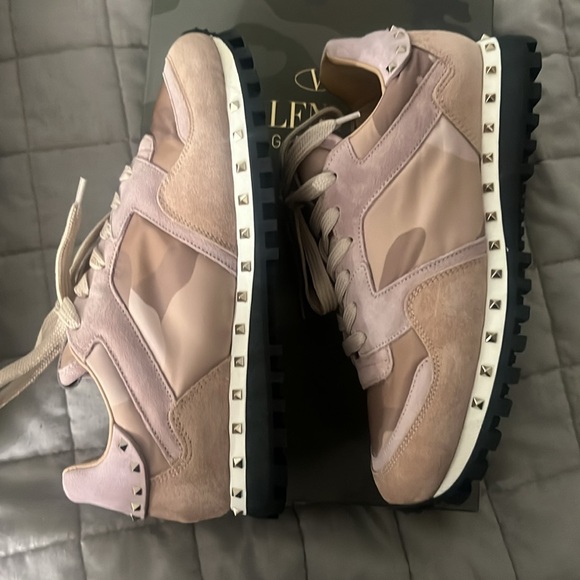 NWT Authentic brand new Valentino sneakers (Tags on box) - Picture 3 of 8